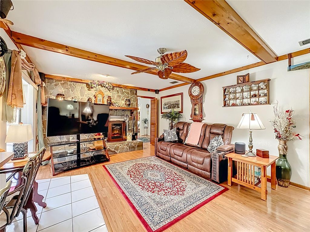 Image 24 of property listing at 1822 LAUREL OAK DRIVE, Valrico, FL 33596