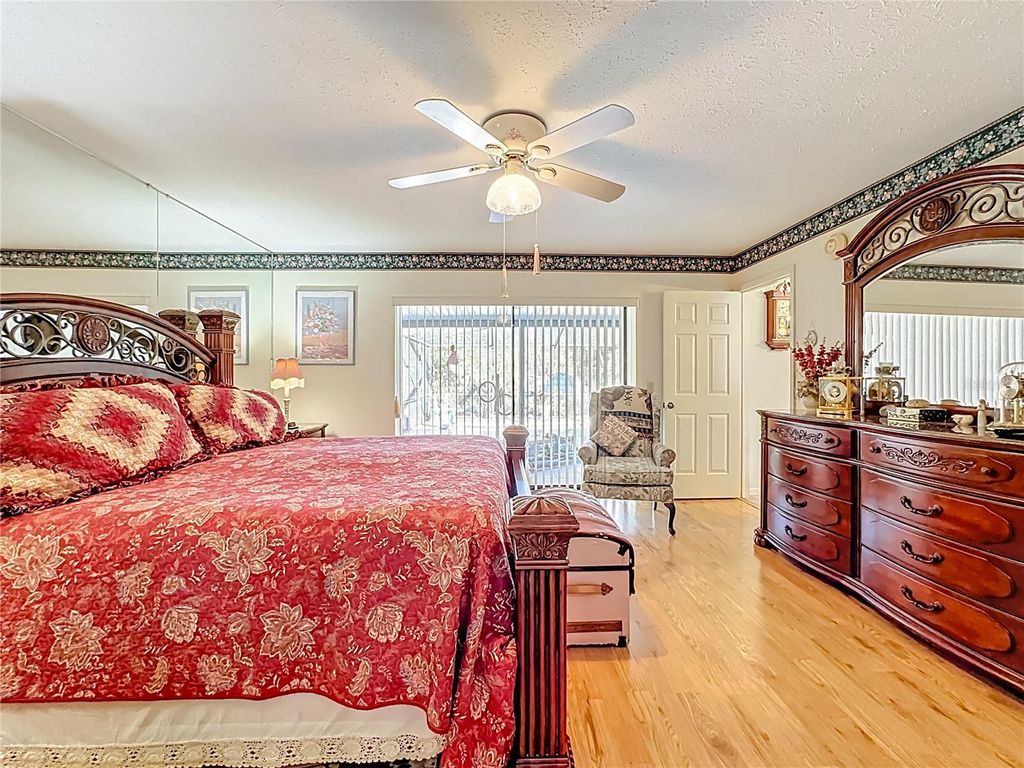 Image 34 of property listing at 1822 LAUREL OAK DRIVE, Valrico, FL 33596