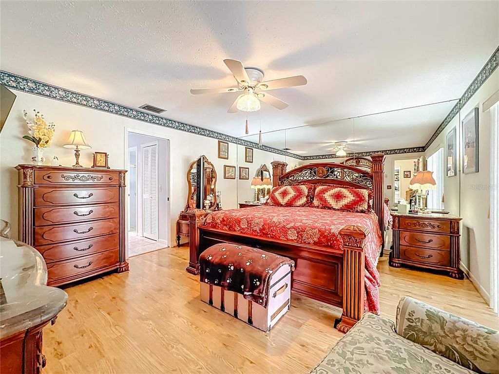 Image 36 of property listing at 1822 LAUREL OAK DRIVE, Valrico, FL 33596