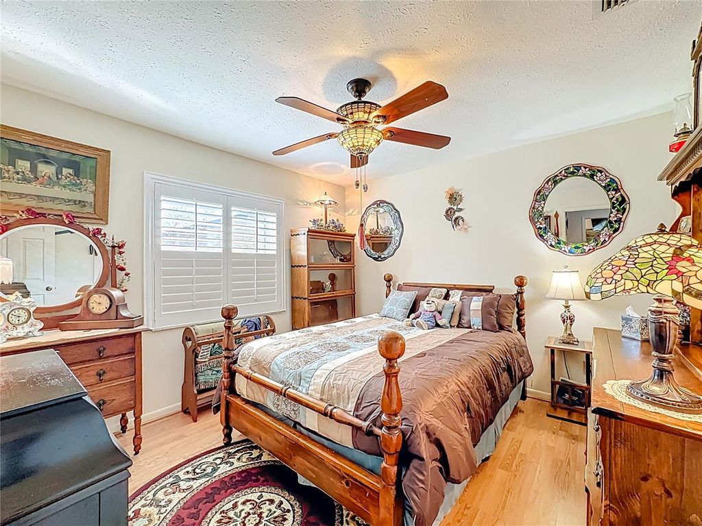 Image 38 of property listing at 1822 LAUREL OAK DRIVE, Valrico, FL 33596