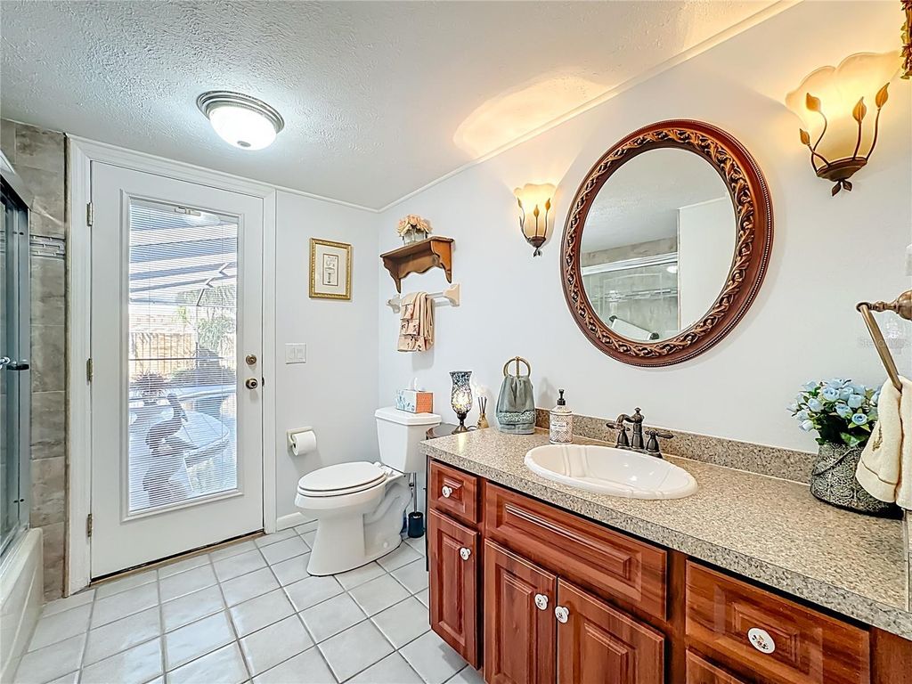 Image 40 of property listing at 1822 LAUREL OAK DRIVE, Valrico, FL 33596