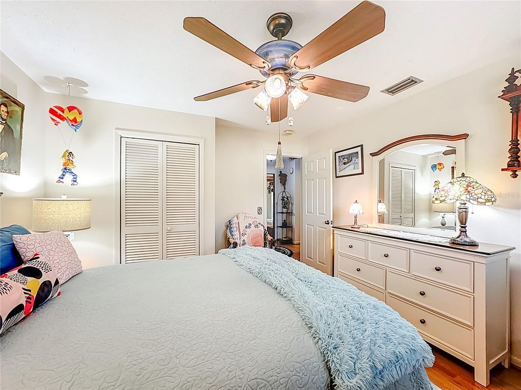 Image 42 of property listing at 1822 LAUREL OAK DRIVE, Valrico, FL 33596