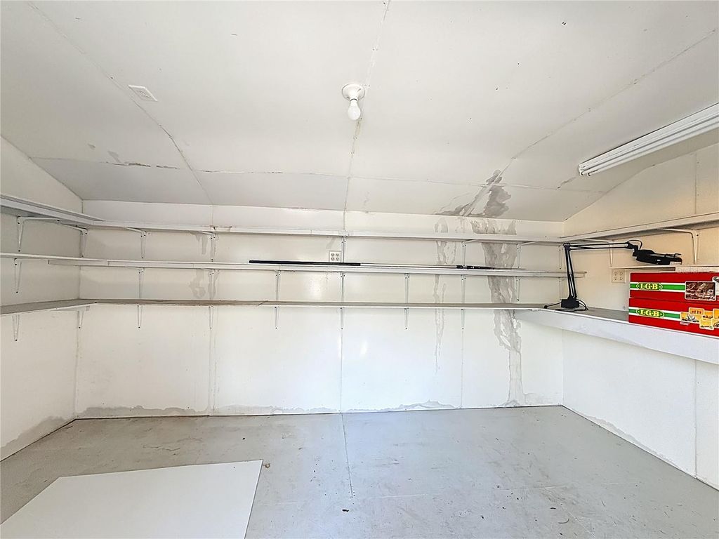 Image 59 of property listing at 1822 LAUREL OAK DRIVE, Valrico, FL 33596