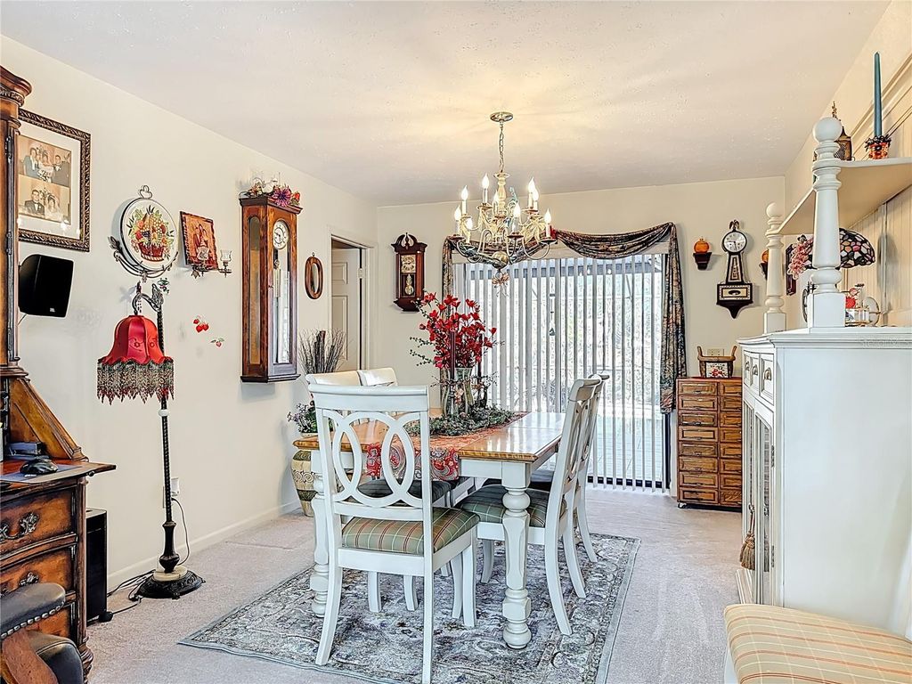 Image 10 of property listing at 1822 LAUREL OAK DRIVE, Valrico, FL 33596