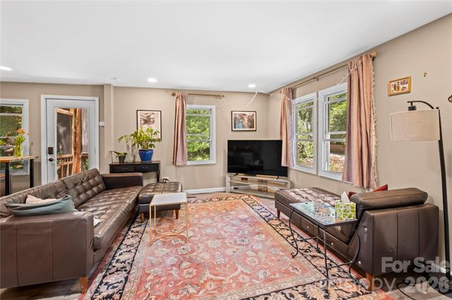 1 Detroit Avenue, Asheville, NC 28806