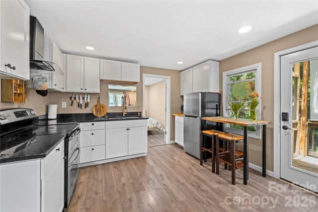 1 Detroit Avenue, Asheville, NC 28806