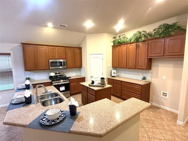 608 Pebblestone Walk DR, Cedar Park, TX 78613