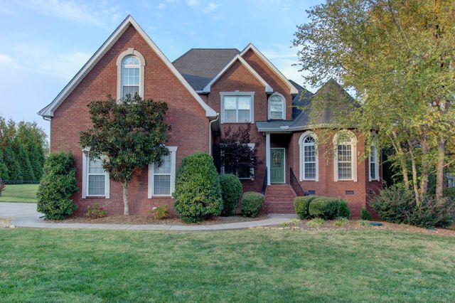 2052 Woodcliff Dr, Smyrna, TN 37167