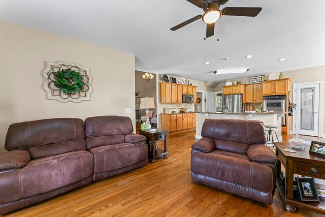 2052 Woodcliff Dr, Smyrna, TN 37167