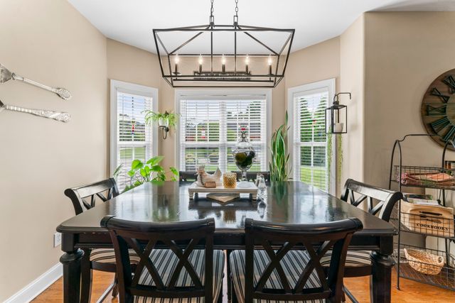 2052 Woodcliff Dr, Smyrna, TN 37167