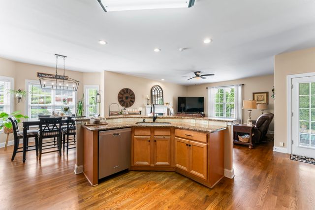 2052 Woodcliff Dr, Smyrna, TN 37167