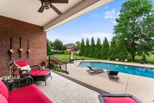 2052 Woodcliff Dr, Smyrna, TN 37167