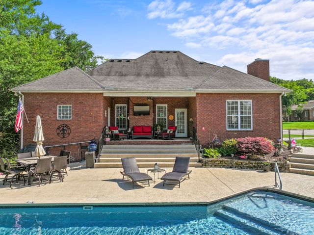 2052 Woodcliff Dr, Smyrna, TN 37167