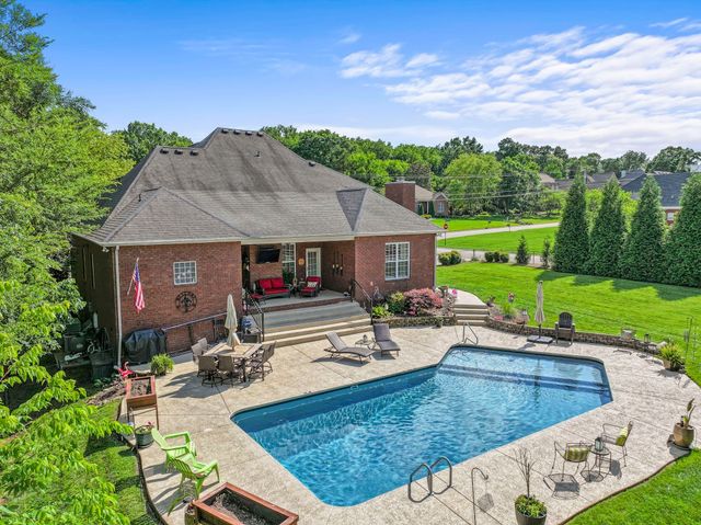 2052 Woodcliff Dr, Smyrna, TN 37167