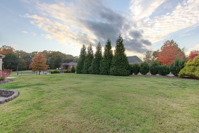 2052 Woodcliff Dr, Smyrna, TN 37167