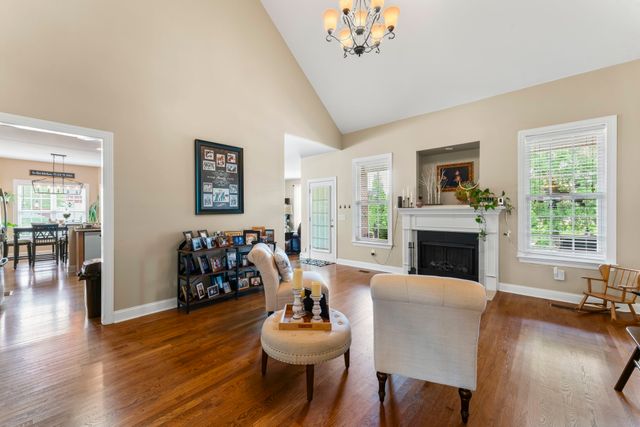 2052 Woodcliff Dr, Smyrna, TN 37167