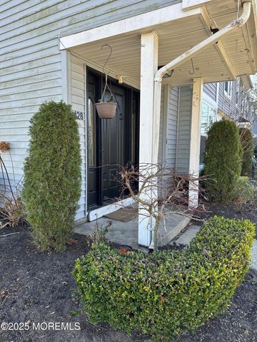 428 Woodlake Manor Drive, Lakewood, NJ 08701