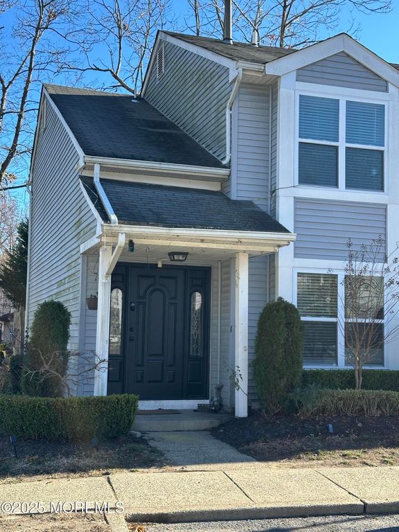 428 Woodlake Manor Drive, Lakewood, NJ 08701