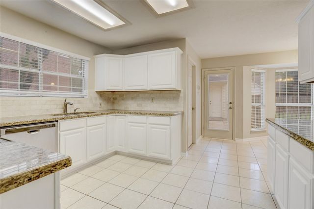 10 E Trillium Circle, The Woodlands, TX 77381