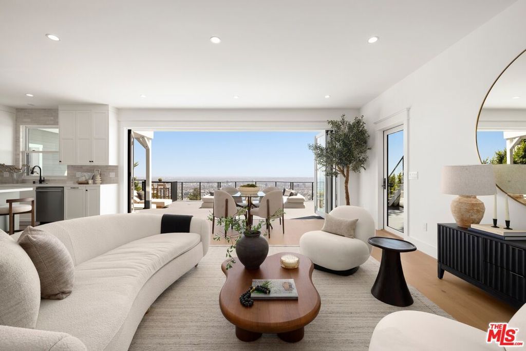 8446 Grand View Drive, Los Angeles, CA 90046 — photo 4