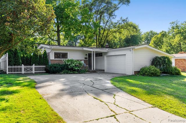 1085 Brooklawn Drive, Troy, MI 48084