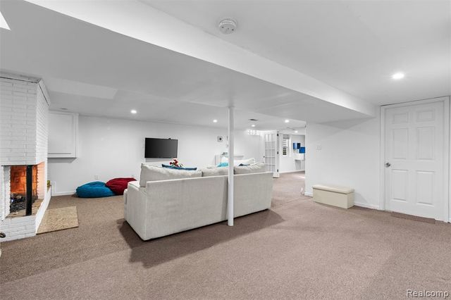 1085 Brooklawn Drive, Troy, MI 48084