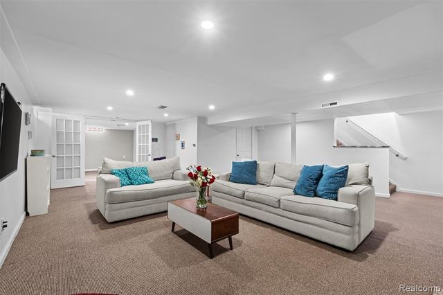 1085 Brooklawn Drive, Troy, MI 48084