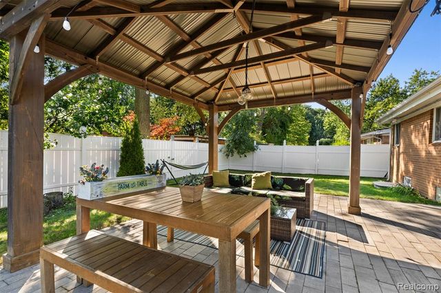1085 Brooklawn Drive, Troy, MI 48084