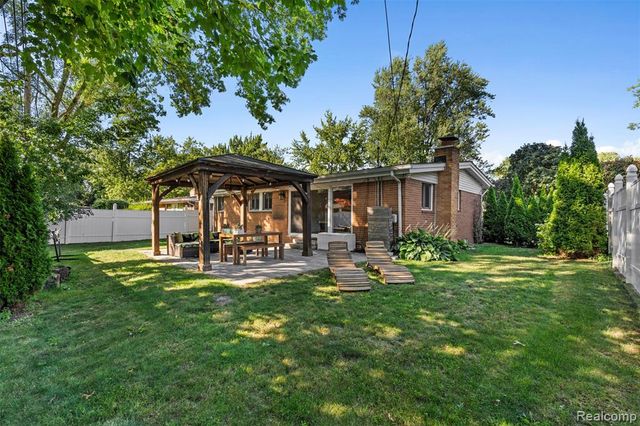1085 Brooklawn Drive, Troy, MI 48084