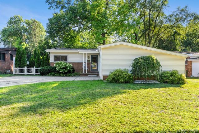 1085 Brooklawn Drive, Troy, MI 48084