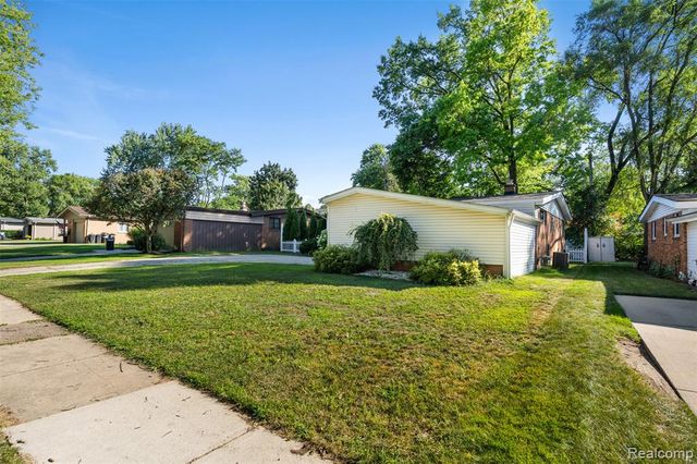 1085 Brooklawn Drive, Troy, MI 48084
