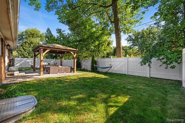 1085 Brooklawn Drive, Troy, MI 48084