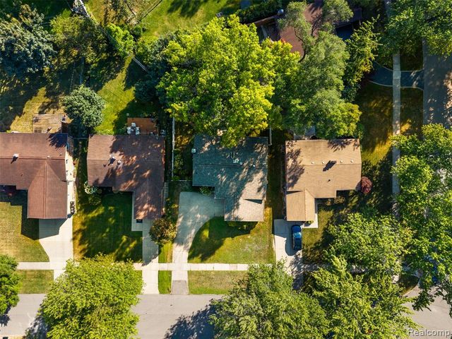 1085 Brooklawn Drive, Troy, MI 48084