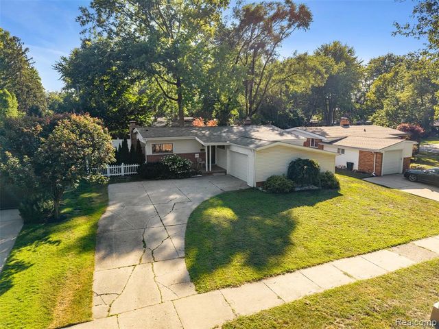 1085 Brooklawn Drive, Troy, MI 48084