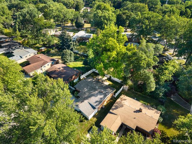 1085 Brooklawn Drive, Troy, MI 48084