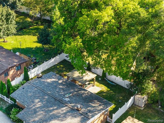 1085 Brooklawn Drive, Troy, MI 48084