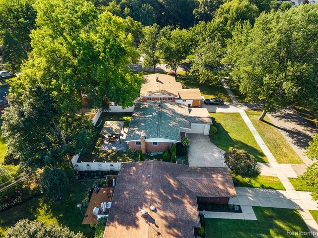 1085 Brooklawn Drive, Troy, MI 48084