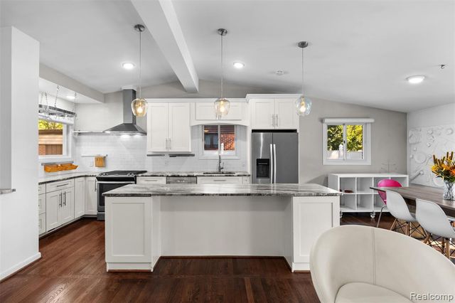 1085 Brooklawn Drive, Troy, MI 48084