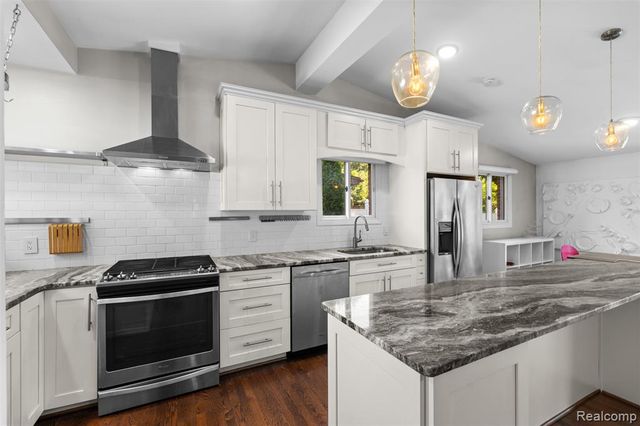 1085 Brooklawn Drive, Troy, MI 48084
