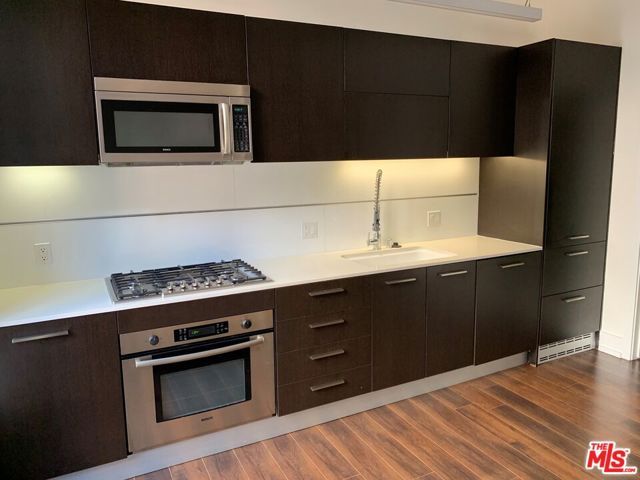 727 W 7th Street 303, Los Angeles, CA 90017