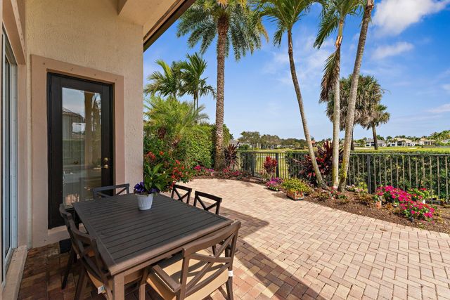 422 Savoie Drive, Palm Beach Gardens, FL 33410