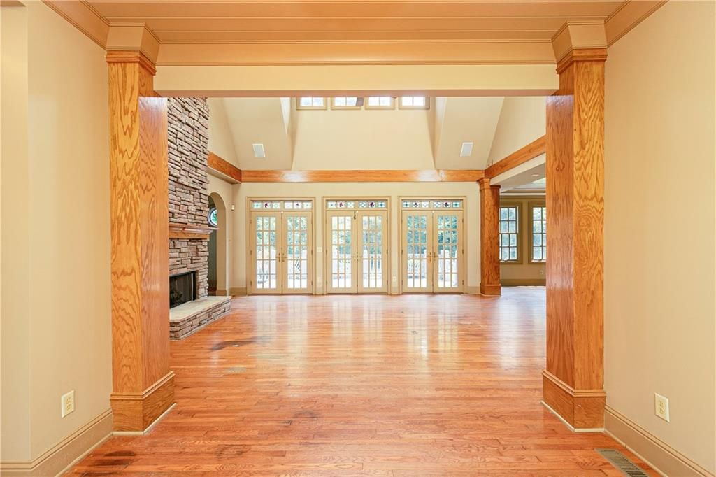 Image 10 of property listing at 538 Spring Place Road NE, White, GA 30184