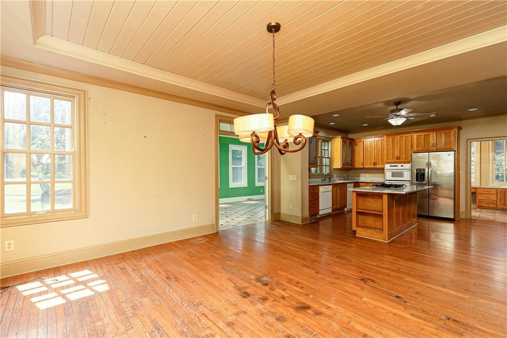 Image 14 of property listing at 538 Spring Place Road NE, White, GA 30184