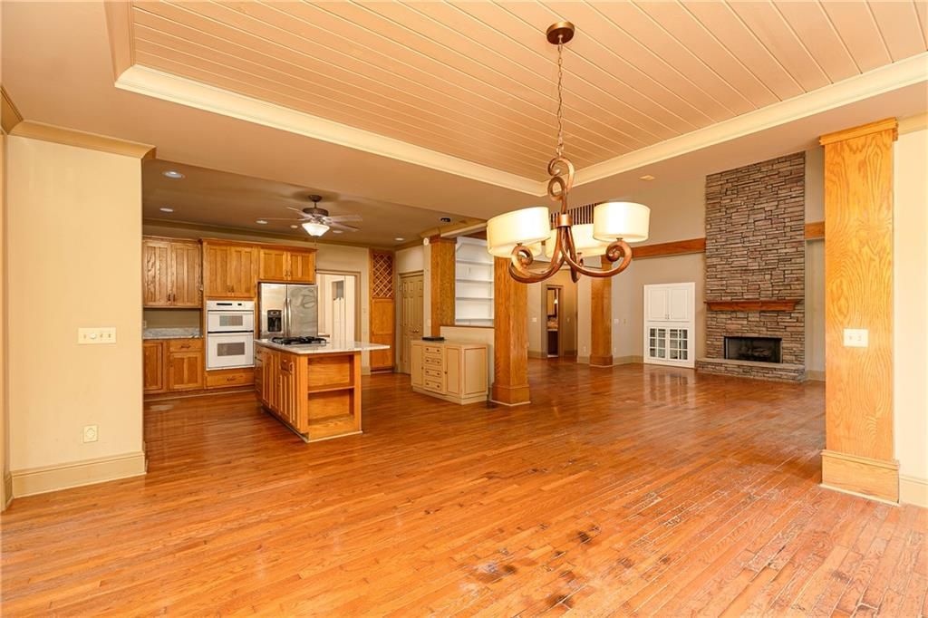 Image 15 of property listing at 538 Spring Place Road NE, White, GA 30184