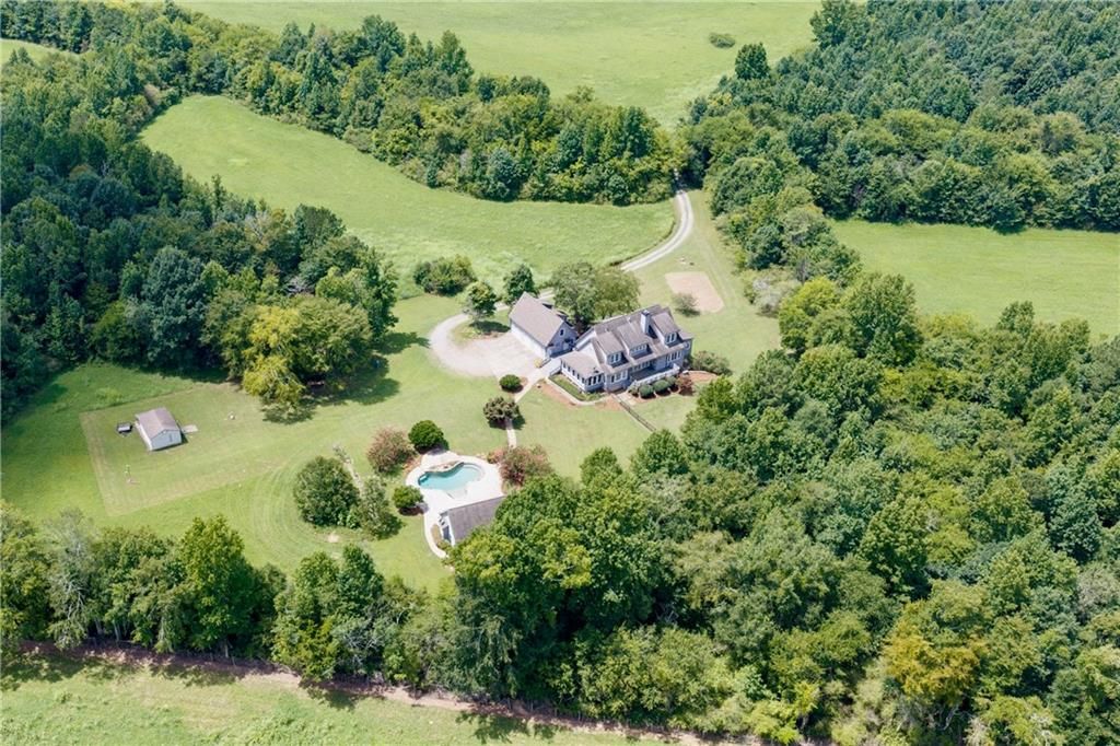 Image 2 of property listing at 538 Spring Place Road NE, White, GA 30184