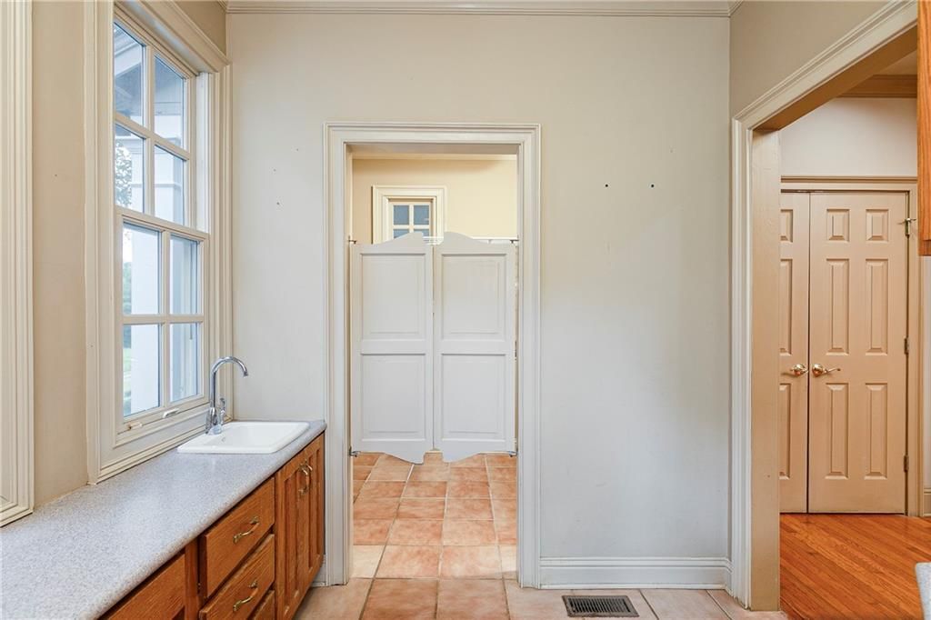 Image 20 of property listing at 538 Spring Place Road NE, White, GA 30184