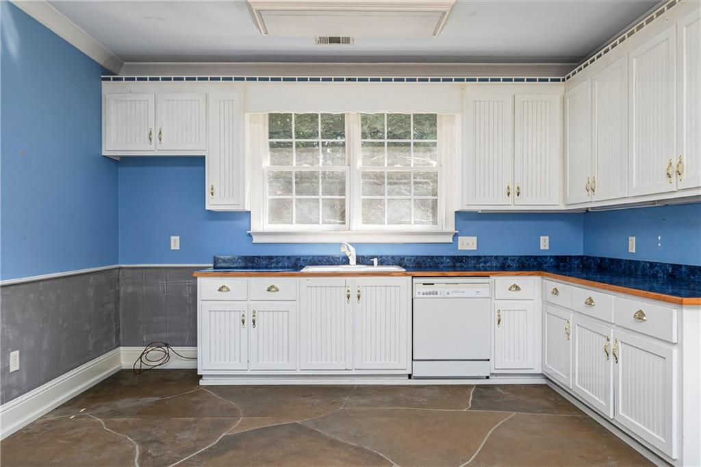 Image 55 of property listing at 538 Spring Place Road NE, White, GA 30184