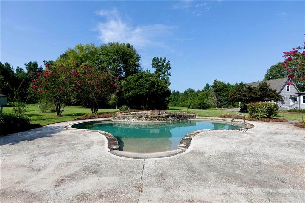 Image 57 of property listing at 538 Spring Place Road NE, White, GA 30184