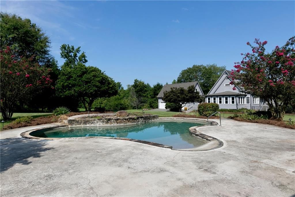 Image 58 of property listing at 538 Spring Place Road NE, White, GA 30184