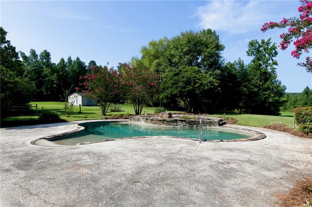 Image 59 of property listing at 538 Spring Place Road NE, White, GA 30184